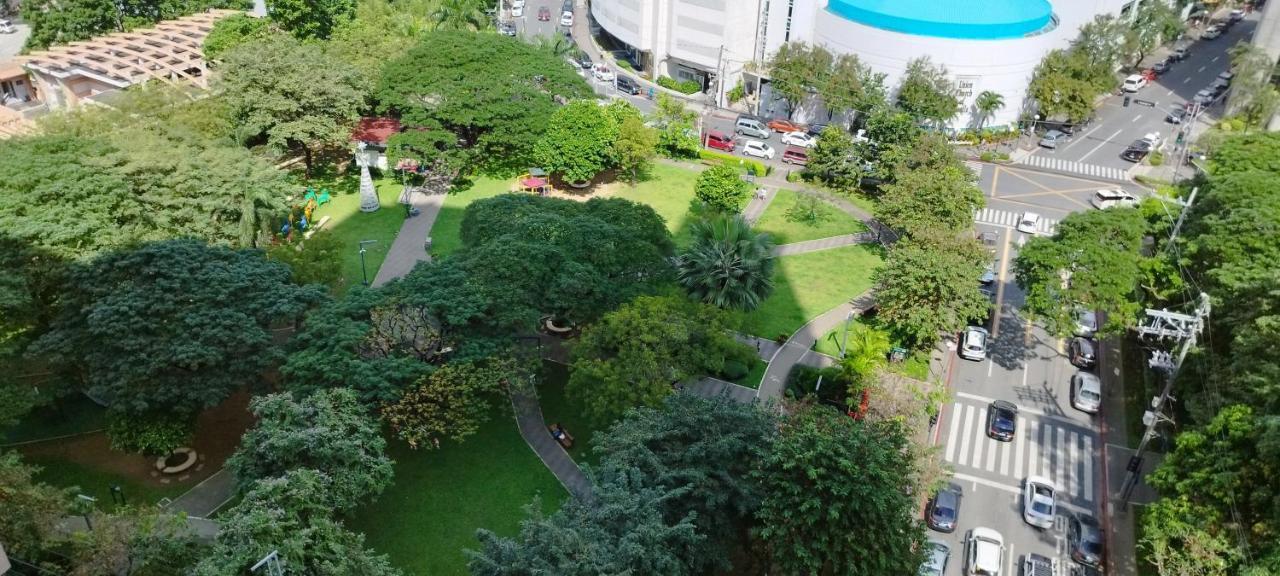 Kl Executive Greenbelt Манила Экстерьер фото